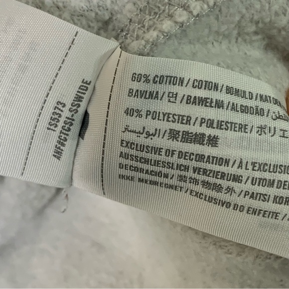 Abercrombie & Fitch Crop Graphic Logo Hoodie Sweatshirt - Picture 11 of 11